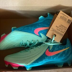 Nike women’s soccer cleats size 9